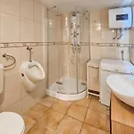 Ferienhaus Lovely Home In Razanj *
