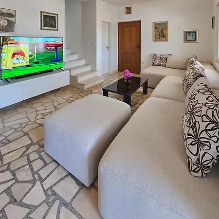 Holiday home Awesome In With Heated Swimming Pool Razanj