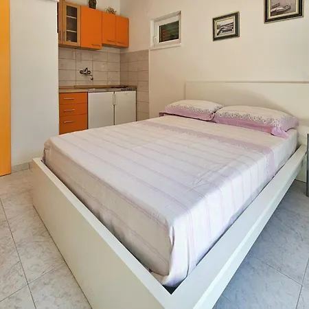 Awesome In With Heated Swimming Pool * Razanj