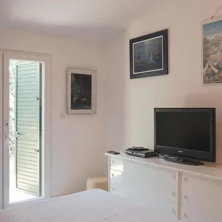 Prázdninový dům Stunning In Ražanj