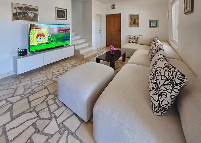 Vakantiehuis Stunning In Ražanj